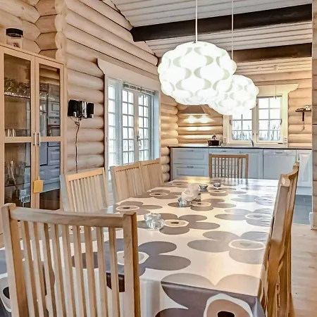 Hotel 8 Person In